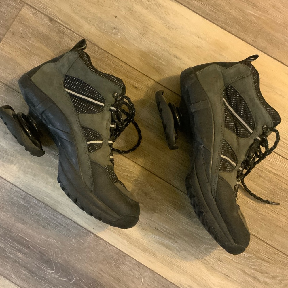 Z-Coil Men's Hiking Shoes. Size 12